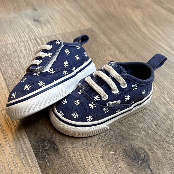 Vans Other - Vans Kids Navy and White Patterned Sneakers New York Yankees toddler